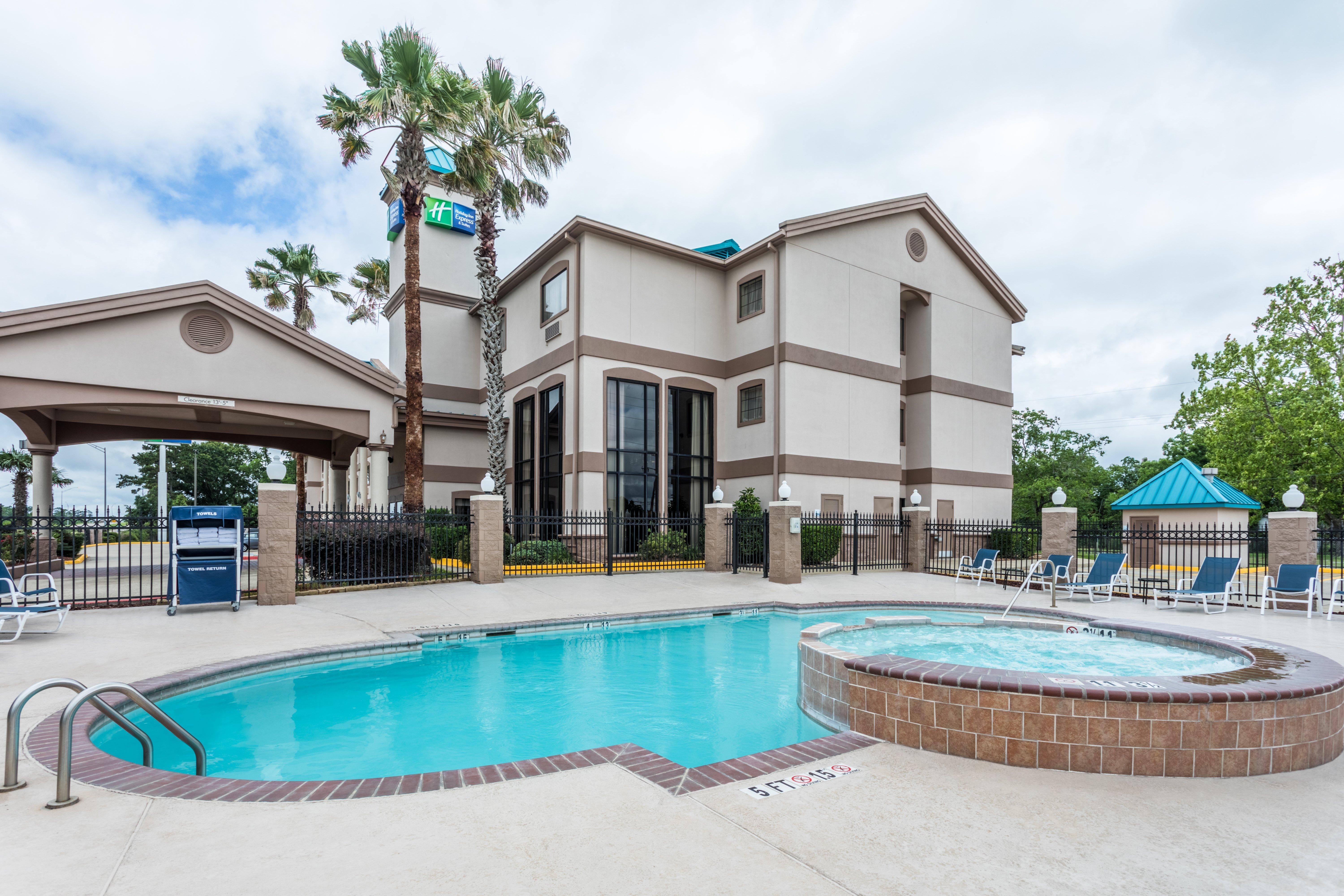 Holiday Inn Express Hotel And Suites Lake Charles By Ihg Exterior foto