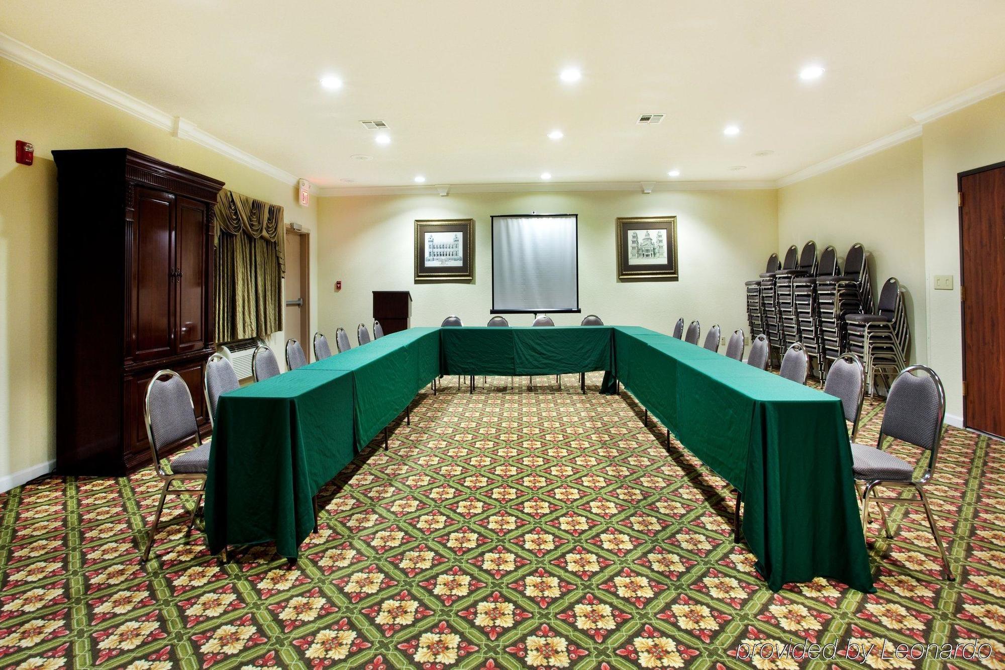 Holiday Inn Express Hotel And Suites Lake Charles By Ihg Einrichtungen foto